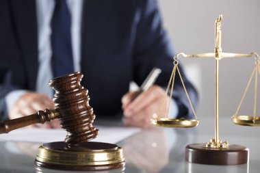 Hukuk ve işletme kavramı.