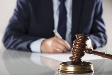 Hukuk ve işletme kavramı.