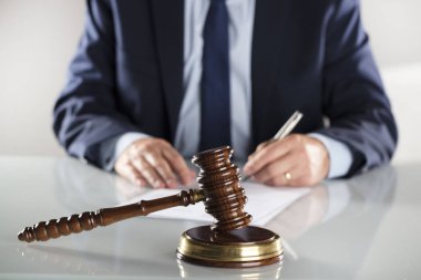 Hukuk ve işletme kavramı.