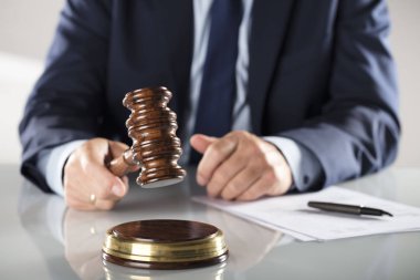 Hukuk ve işletme kavramı.