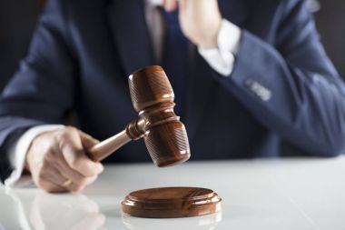 Açık artırma ve iş kavramı.  