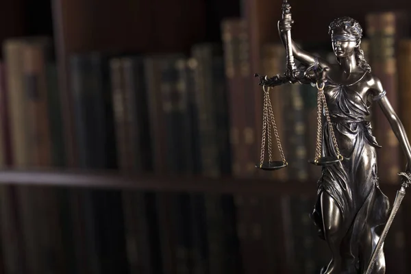 Law Concept Standbeeld Van Justitie Oude Bibliotheek — Stockfoto