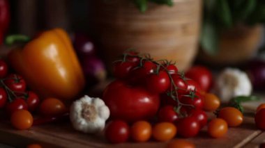 Organik sebze, sağlıklı gıda kavramı. Dolly vurdu.