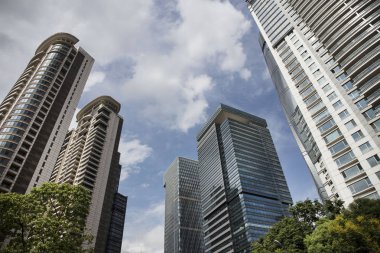 Gökdelenler, büyük modern şehir mimarisi. Perspektif Görünümü, Shanghai, Çin. Eylül 2017.