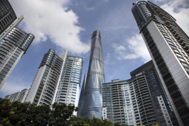 Gökdelenler, büyük modern şehir mimarisi. Perspektif Görünümü, Shanghai, Çin. Eylül 2017.