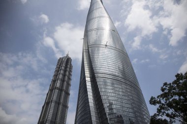 Gökdelenler, büyük modern şehir mimarisi. Perspektif Görünümü, Shanghai, Çin. Eylül 2017.