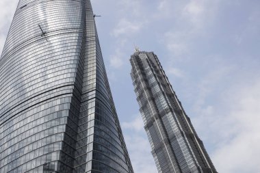 Gökdelenler, büyük modern şehir mimarisi. Perspektif Görünümü, Shanghai, Çin. Eylül 2017.