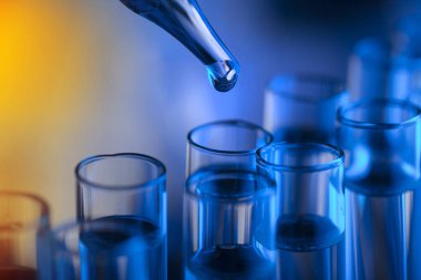 Bilim kavramı arka plan. Laboratuvar cam kompozisyon.