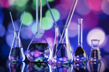 Bokeh arka plan, laboratuvar kadehler ile deneme kavramı.