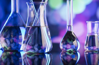 Bokeh arka plan, laboratuvar kadehler ile deneme kavramı.