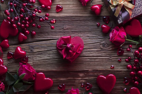 Valentinsdag Bakgrunn Hjerter Roser Gaver Romantiske Dekorasjoner Det Rustikke Trebordet – stockfoto