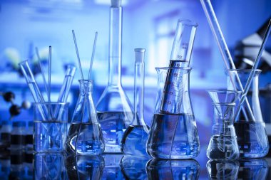 Laboratuvar kavramı. Bilimsel deney. Laboratuar kapkacakları, mikroskop.