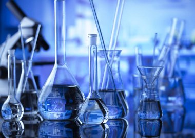 Laboratuvar kavramı. Bilimsel deney. Laboratuar kapkacakları, mikroskop.