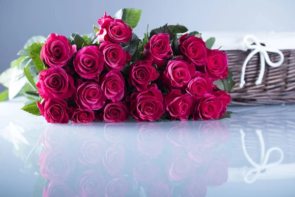 Valentinstag Konzept Strauß Roter Rosen Auf Weißem Hintergrund Platz Für — Stockfoto