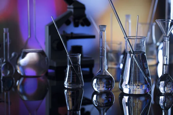 Nauka Eksperyment Koncepcja Tła Zlewki Laboratoryjne Mikroskop Pipety Tło Bokeh — Zdjęcie stockowe