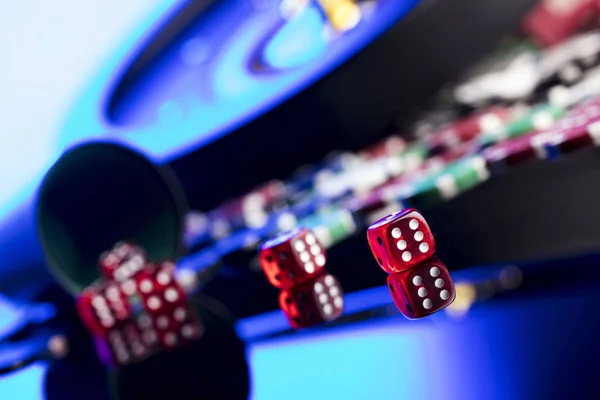 Casino Konzept Kontrastreiches Bild Von Casino Roulette Pokerchips Würfeln Blaulicht — Stockfoto