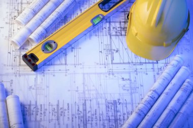 Yüklenici kavramı arka plan. Planları, libela ve kask oluşturucu rulo. Metin için yer.