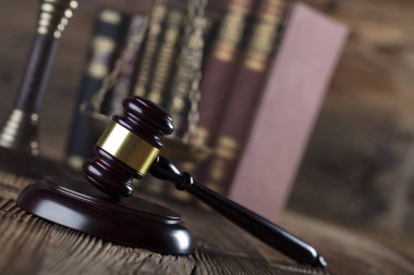 Hukuk ve adalet kavramı Tokmak, ölçek adalet ve yasal kodu.