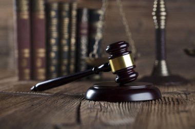 Hukuk ve adalet kavramı Tokmak, ölçek adalet ve yasal kodu.