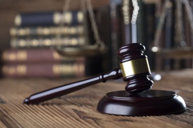 Hukuk ve adalet kavramı Tokmak, ölçek adalet ve yasal kodu.