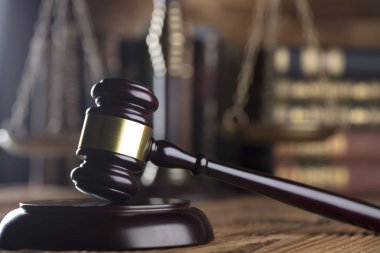 Hukuk ve adalet kavramı Tokmak, ölçek adalet ve yasal kodu.