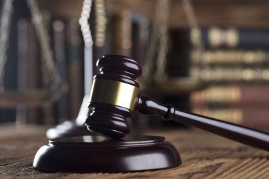 Hukuk ve adalet kavramı Tokmak, ölçek adalet ve yasal kodu.