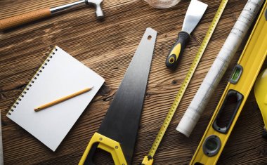 Yüklenici kavramı arka plan. Üstten Görünüm. Tipografi için yer. Planları ve yüklenici ve araçları ahşap tablo.