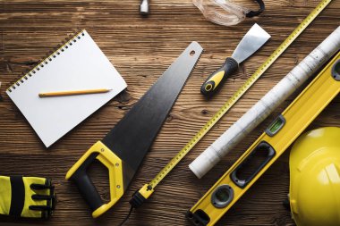 Yüklenici kavramı arka plan. Üstten Görünüm. Tipografi için yer. Planları ve yüklenici ve araçları ahşap tablo.