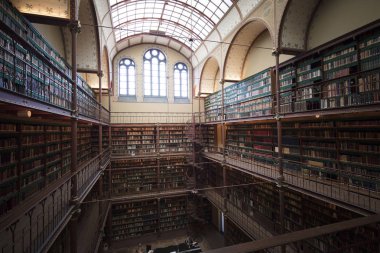 Amsterdam, Hollanda, 4 Mayıs 2018: Amsterdam'da Rijksmuseum eski Kütüphane.