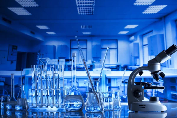 Laboratoriet Interiör Laboratorium Utrustning Glasbägare Och Mikroskop Vetenskap Konceptet — Stockfoto