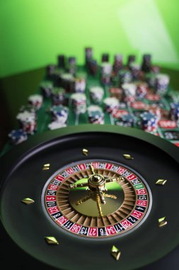 Kumarhane teması, ruleti kapat, kırmızı ve siyah numaralar. Arkaplanda çip yığını.
