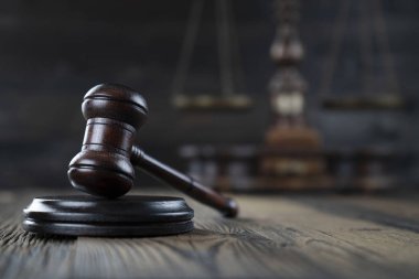 Hukuk ve adalet teması, hakimden Gavel arka planda