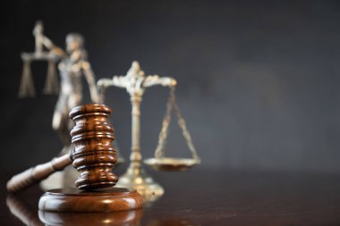 Hukuk ve adalet teması, hakimden Gavel arka planda