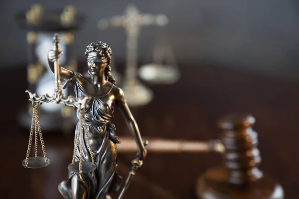 Temat Prawa Sprawiedliwości Statua Themis Skala Tle Biblioteki Sądowej — Zdjęcie stockowe