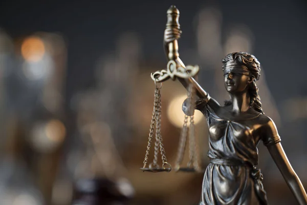 Recht Justitie Thema Themis Standbeeld Schaal Rechter Bibliotheek Achtergrond — Stockfoto