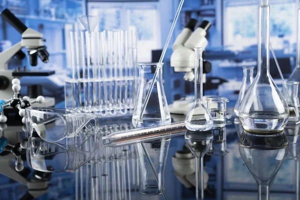 Science Laboratory Beakers Test Tubes Microscope Glass Table Laboratory — Stock Photo, Image