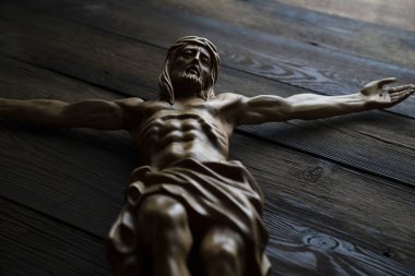 İsa 'nın çarmıha gerilmesi ahşap arka planda