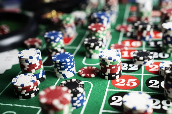 Stack Casino Chips Green Felt Poker Table — Stock Photo, Image