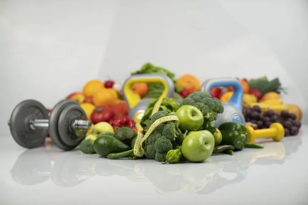 Visão Perto Sobre Legumes Frutas Frescos Esporte Conceito Vida Saudável — Fotografia de Stock