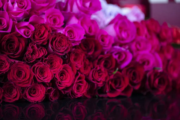 Conceito Dia Dos Namorados Natural Vermelho Rosa Rosas Fundo — Fotografia de Stock
