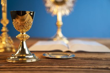 Katolik sembolleri kompozisyonu. Din kavramı.