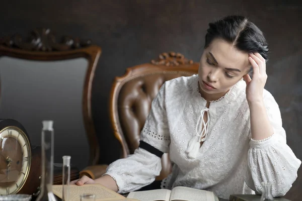 Vintage Chemist Experimenting Science Research Concept — Stock Photo, Image