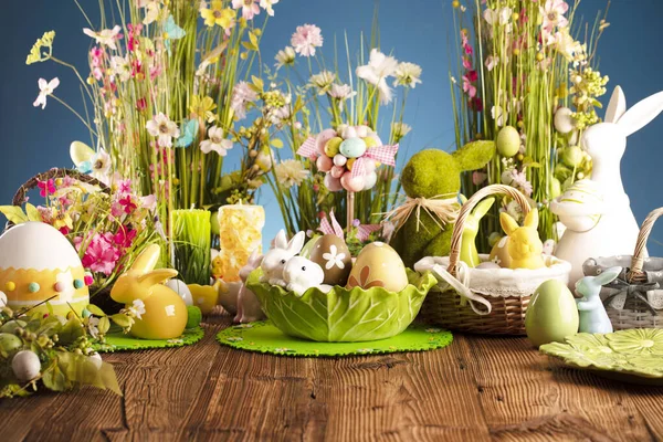 Feliz Passado Pascal Buquê Flores Primavera Decorações Páscoa Ovos Páscoa — Fotografia de Stock