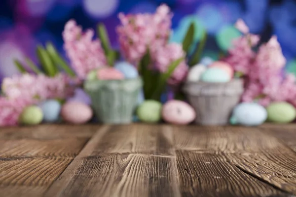 Pasen Achtergrond Tulpen Lentebloemen Paaseieren Rustieke Houten Tafel Pastel Kleuren — Stockfoto