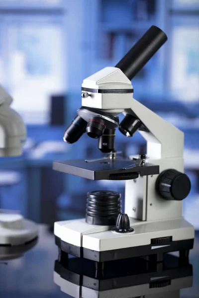 Vetenskapligt Koncept Modern Vetenskaplig Laboratorieinteriör Reaserch Station Med Mikroskop Glasbordet — Stockfoto