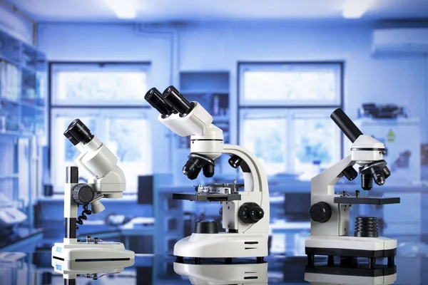 Koncepcja Nauki Nowoczesne Wnętrze Laboratorium Naukowe Stacja Reaserch Mikroskopami Szklanym — Zdjęcie stockowe