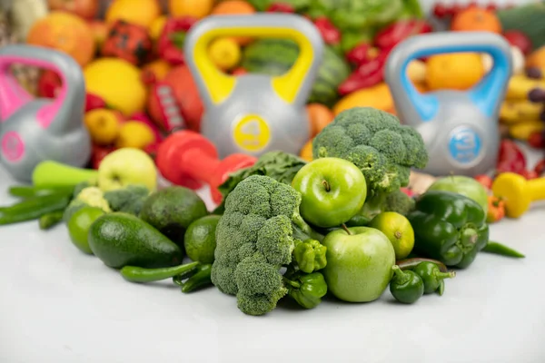 Conceito Aptidão Nutrição Saudável Frutas Legumes Equipamento Para Exercícios Fitness — Fotografia de Stock