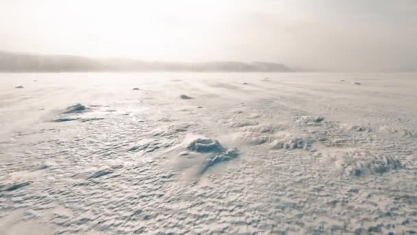 Hielo Gran Río Viento Sopla Sopla Nieve Día Helado Invierno — Vídeos de Stock