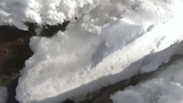 Grieta Hielo Nieve Blanca Pura Agua Primer Plano — Vídeo de stock