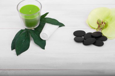 Kaplıca tedavisi ahşap masa üzerinde güzel kompozisyon